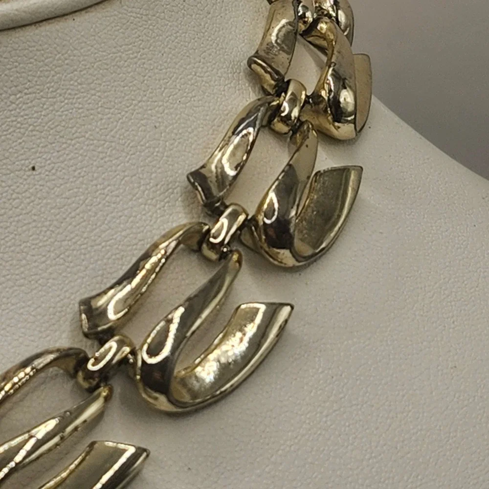 Vintage Coro Gold Tone Sculptural Ribbon‎ Link Choker Necklace Adjustable
